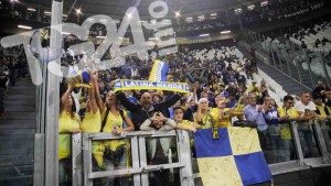 Juventus-Frosinone_Tifosi_canarini_KOM