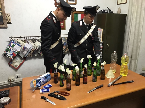 le-molotov-rinvenute-dai-carabinieri-2