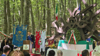 Il monumento in memoria della strage