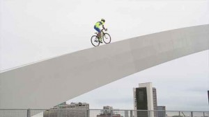 acrobazia bici