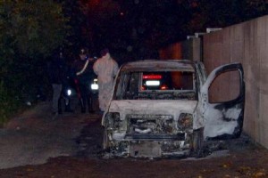 Cadavere carbonizzato in auto: è di una donna di 30 anni