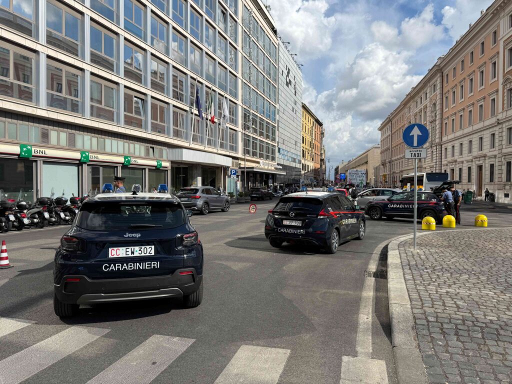 CENTRO - I Controlli dei Carabinieri a Termini 2 - TG24.info