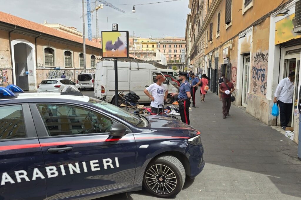 PIAZZA DANTE - Contrasto a illegalità e degrado dei Carabinieri nei quartiere Esquilino Colle Oppio e Giolitti 4 - TG24.info