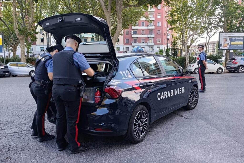 PIAZZA DANTE Roma - Controlli antidegrado dei Carabinieri nei quartieri Esquilino e San Giovanni 2 - TG24.info