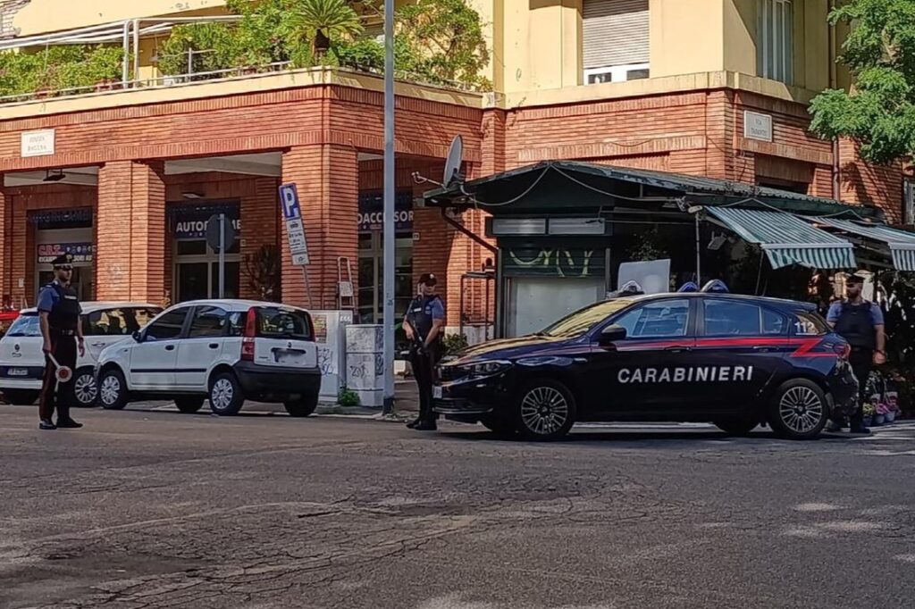 PIAZZA DANTE Roma - Controlli antidegrado dei Carabinieri nei quartieri Esquilino e San Giovanni 3 - TG24.info