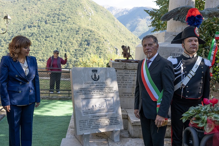 1 sindaco e prefetto e monumento - TG24.info