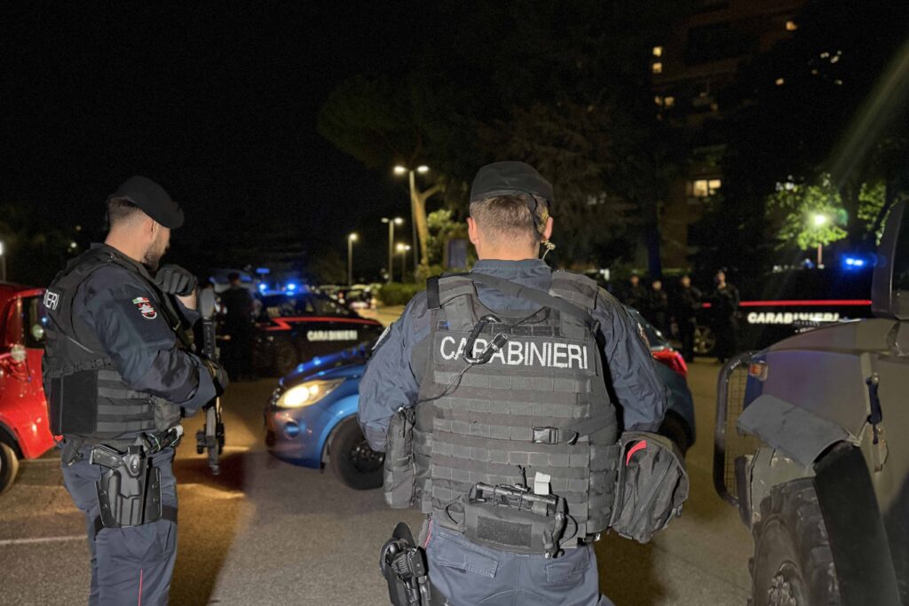 CASILINA - Controlli dei Carabinieri a Centocelle 1 - TG24.info