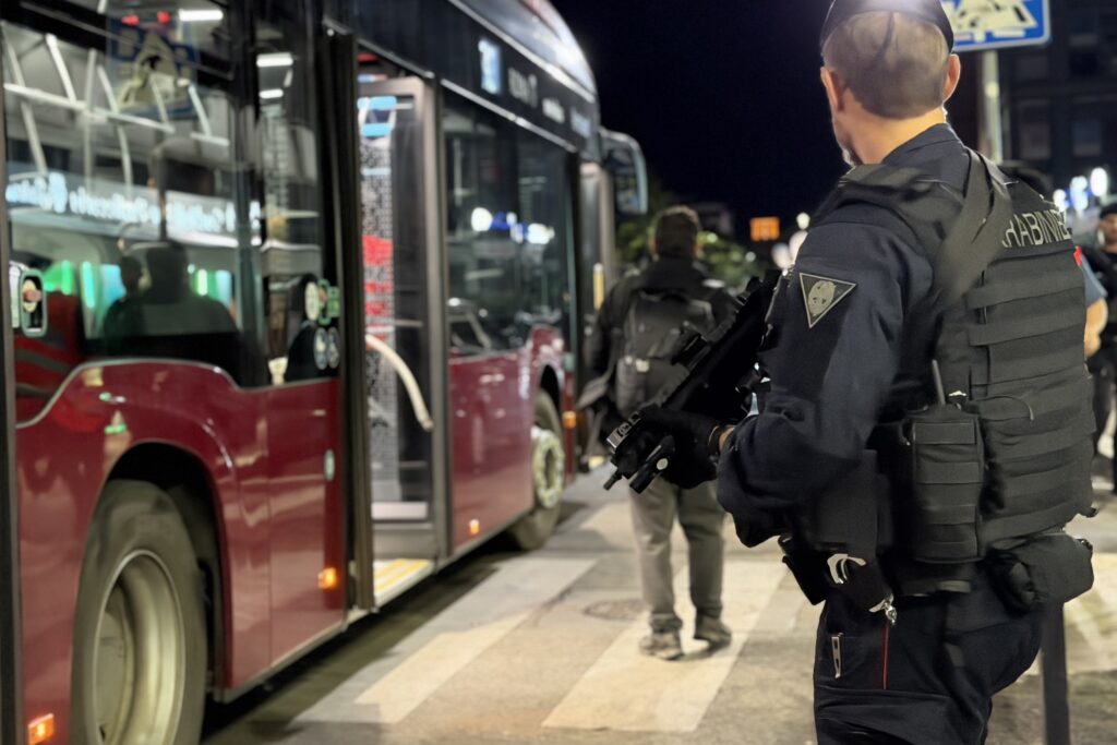 CASILINA - Controlli dei Carabinieri a Centocelle 4 - TG24.info