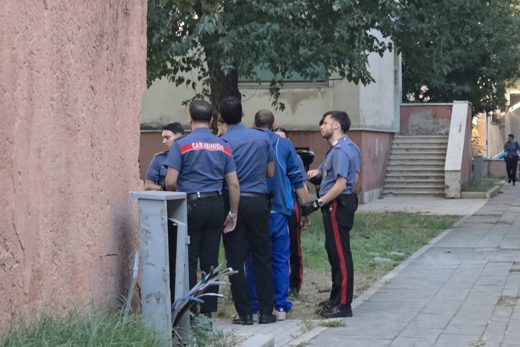 CASILINA - I controlli dei Carabinieri in zona Quarticciolo 5 - TG24.info