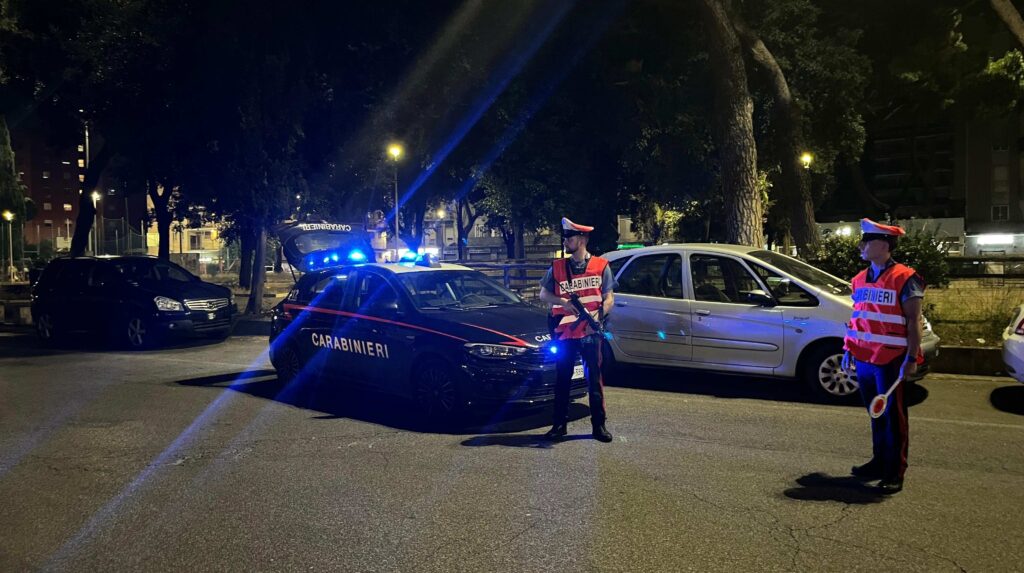 CASILINA - I controlli dei Carabinieri tra i vari quartieri 1 - TG24.info