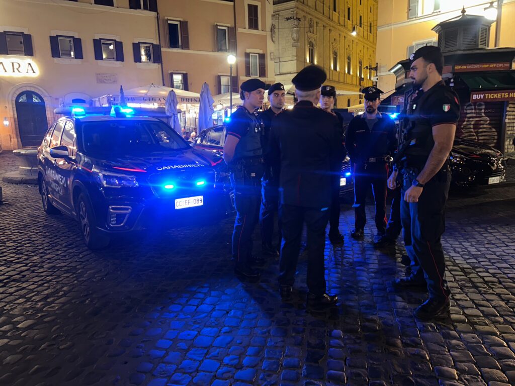 CENTRO - I Controlli dei Carabinieri nel centro storico 4 - TG24.info
